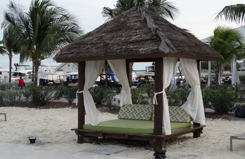 Alice Town Villa | Rent a 2 bed/2 bath Villa in Alice Town, North Bimini (INCLUDES 50' dock slip)
