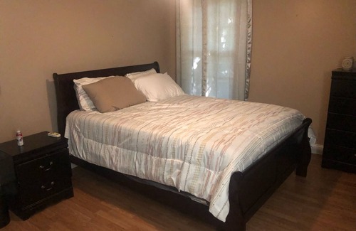 Albany House | Rent a House, lots of space, deck, porch, fire pit, fire place, large rooms