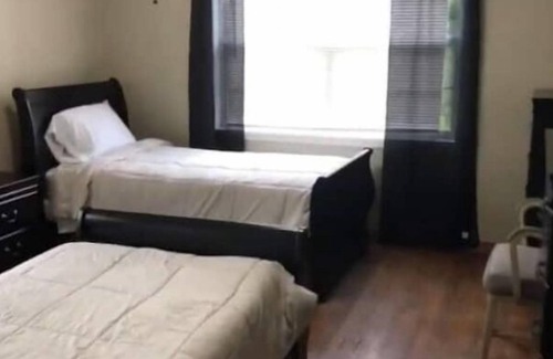 Albany House | Rent a House, lots of space, deck, porch, fire pit, fire place, large rooms