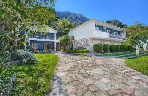 Prcanj Villa | Rent a Vacation House in Kotor Bay