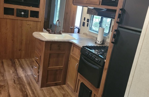 Painters Hill House | Rent an AWESOME RV at the beach! Sleeps 8 plus outdoor kitchen!
