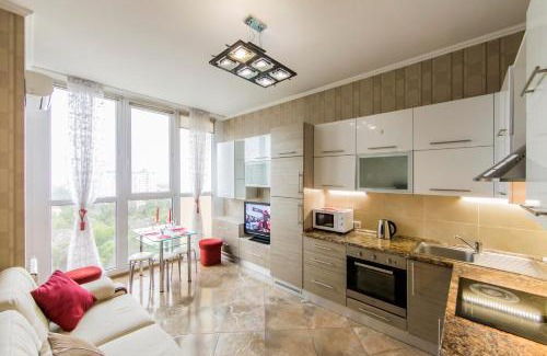 Dniprovs'kyi District Apartment | Rent-Kiev 2 min metro Chernihivska Lux