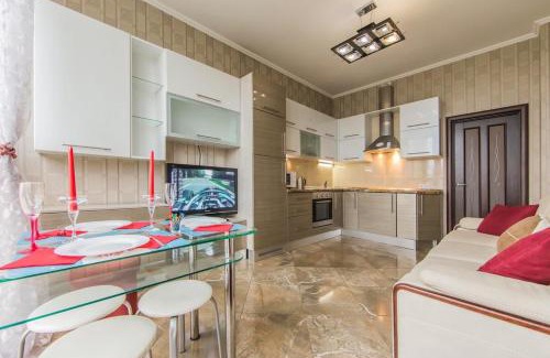 Dniprovs'kyi District Apartment | Rent-Kiev 2 min metro Chernihivska Lux