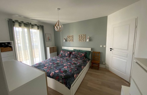 Seynod House | Rent large house 5 bedrooms 8 sleeps Annecy swimming pool