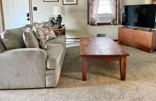 Acton House | Rent TWO unit In Indianapolis. Sleeps 10!