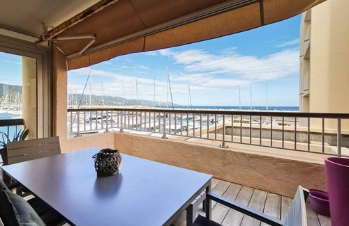 La Faviere Apartment | Rental of a 2 rooms apartment, for up to 4 persons, in a residence with a pool, in the La.