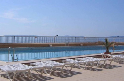 La Faviere Apartment | Rental of a 2 rooms apartment, for up to 4 persons, in a residence with a pool, in the La.