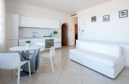 Priora Villa | Rentals in italy - Casa Aloe with spacious garden, pool and panoramic terraces.