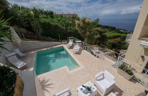 Priora Villa | Rentals in italy - Casa Aloe with spacious garden, pool and panoramic terraces.