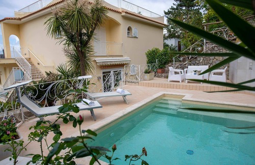 Priora Villa | Rentals in italy - Casa Aloe with spacious garden, pool and panoramic terraces.