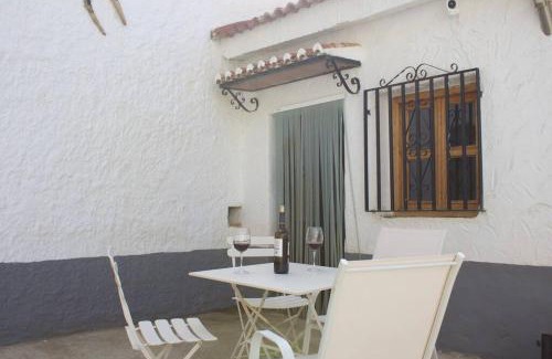 Guadix House | RentitSpain El Rincón, Casa Cueva en Guadix