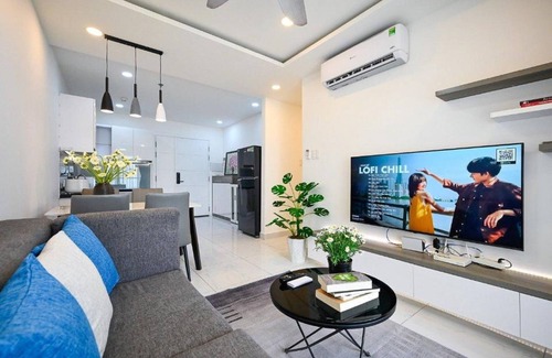 Tan Binh Apartment | Republic Tan Son Nhat Airport Luxury