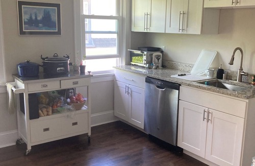Shorewood Apartment | Republican National Convention! Nice apartment available for short term rental