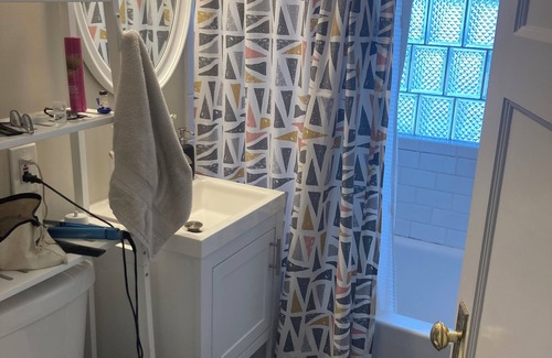 Shorewood Apartment | Republican National Convention! Nice apartment available for short term rental