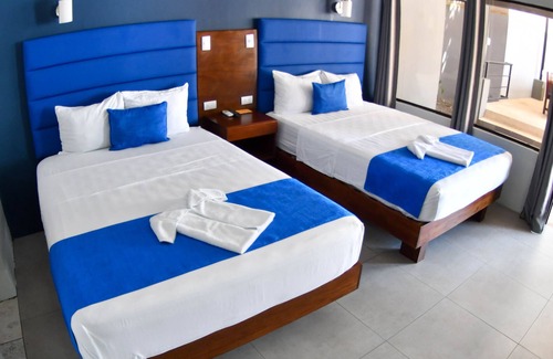 Jaco Hotel | Republik Hotel, Bistro and Disco on Site