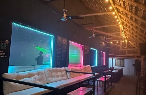 Jaco Hotel | Republik Hotel, Bistro and Disco on Site