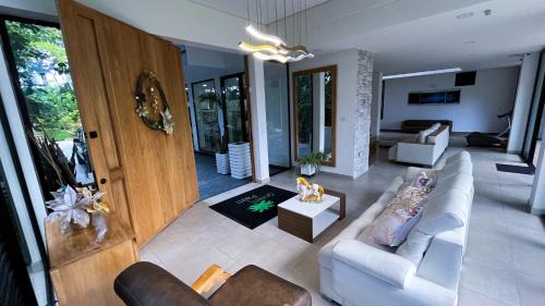 Acacias House | Reserva tu casa en la naturaleza con camino al río
