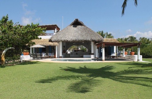Santa Maria Colotepec Villa | Reserve your September getaway and enjoy a 10% discount on your ideal vacation.