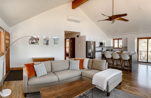 Fort Collins House | Reservoir Retreat with Hot Tub and Views