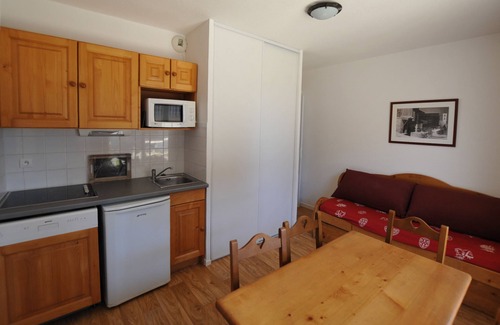 Besse-et-Saint-Anastaise Apartment | Residence le bois de la Reine * - 2 room apartment 2/4 people