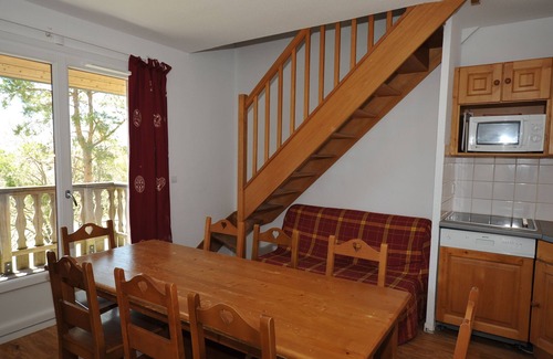 Besse-et-Saint-Anastaise Apartment | Residence le bois de la reine * - 3 room duplex apartment cabin 6/8 pers