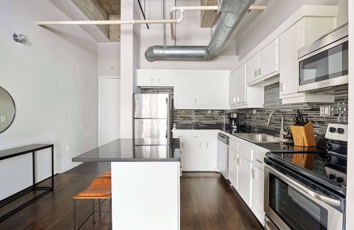 Theater District Apartment | Reside Houston Dwntwn, Wyndham
