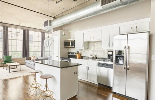 Theater District Apartment | Reside Houston Dwntwn, Wyndham