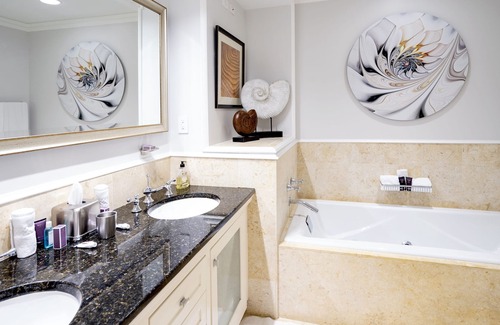 Seven Mile Beach Condo | Residence 302 2 Bedroom Condo by Redawning