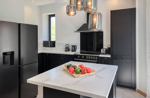 Vaison-la-Romaine House | RESIDENCE 5* SPA SAINT QUENIN®️-30PERS-AIR-CONDITIONING-HEATED POOL-SPA 100M2