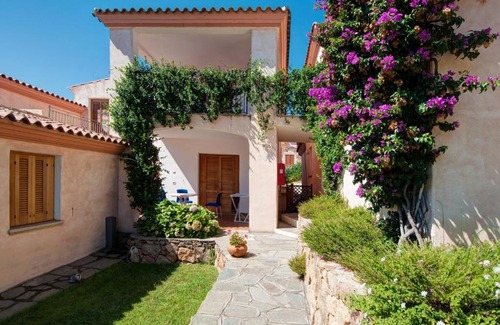 Tanaunella Apartment | Residence con piscina a Tanaunella a 1500 m dal mare