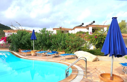Tanaunella Apartment | Residence con piscina a Tanaunella a 1500 m dal mare