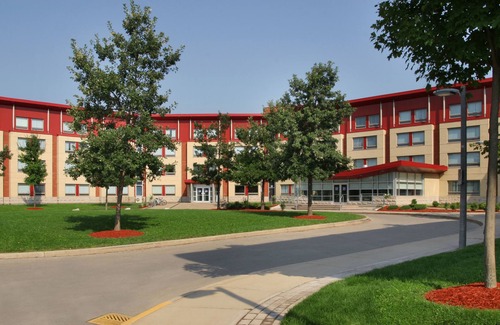 Oakville Apartment | Residence & Conference Centre - Oakville