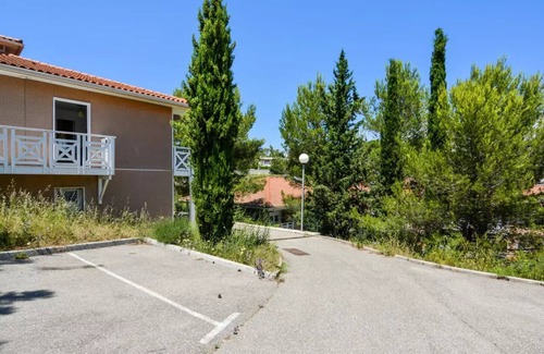 Carnoux-en-Provence Apartment | Residence Debussy - maeva Home - 2 Room Apartment 4 People - Prestige