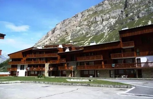 Val-d'Isere Apartment | Residence Hameaux De Val - Friendly apartment and its covered parking