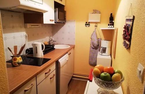 Bagneres-de-Luchon Apartment | Residence Hotel De France - LUCHON CENTRE -2 PICES CABINE - GRAND BALCON SOUTH - PARKING - INTERNET