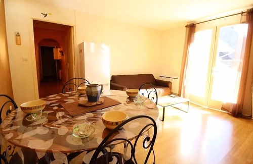 Bagneres-de-Luchon Apartment | Residence Hotel De France - LUCHON CENTRE -2 PICES CABINE - GRAND BALCON SOUTH - PARKING - INTERNET