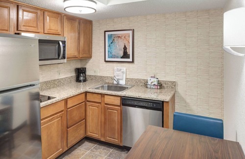Country Club Plaza Area Hotel | Residence Inn by Marriott Kansas City Country Club Plaza