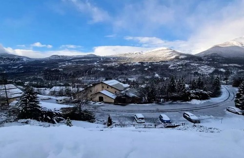 Vallouise-Pelvoux Apartment | Residence Les Anémones - Warm Mountain apartment 4 pers