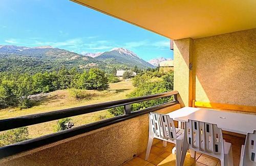 Vallouise-Pelvoux Apartment | Residence Les Cytises - Pleasant T2 mountain view 4/6 persons