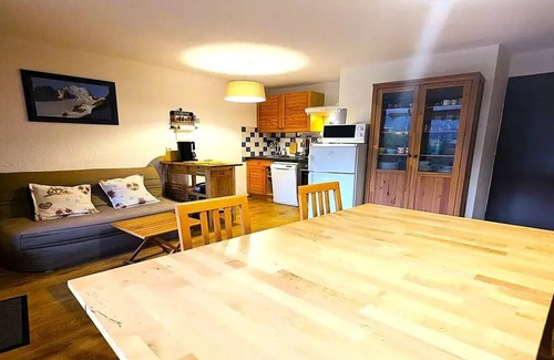 Vallouise-Pelvoux Apartment | Residence Les Cytises - Pleasant T2 with garden and terrace 4/6 persons