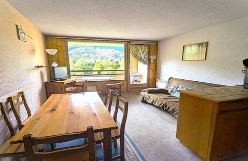Vallouise-Pelvoux Apartment | Residence Les Cytises - Nice T2 with balcony for 4 people with mountain views.