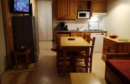 Saint-Jean-d'Arves Apartment | Residence Les Marmotes - Apartment in chalet near the slopes and ski school