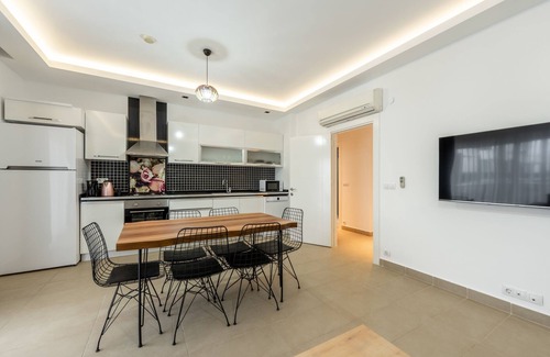 Kemer Mahallesi Apartment | Residence w Balcony and Pool in Antalya