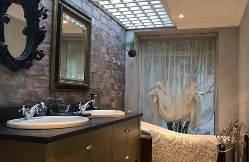Froggy Farm House | Residence William French