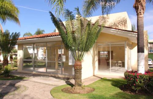 Tlajomulco de Zuniga House | Residencia Galicia Family