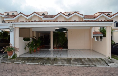 Santa Tecla House | Residencial Primavera con seguridad 24/7