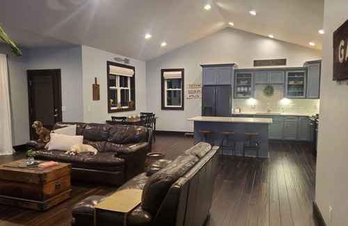 Butte Des Morts House | Residential Home 3 miles from Brennand Airport and 20 miles from EAA.