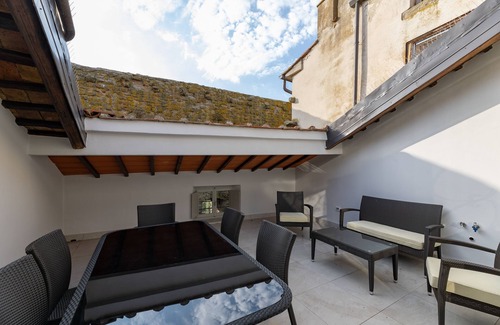 Castiglion Fiorentino Apartment | Residenza di Lucia in city center with private terrace