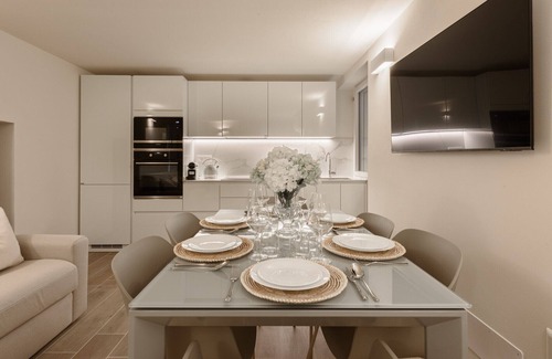 Querceta House | Residenza Alex By MMega