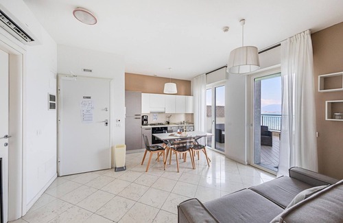 Desenzano del Garda Apartment | Residenza Miralago With Pool - One-bedroom Apartment With Lake View